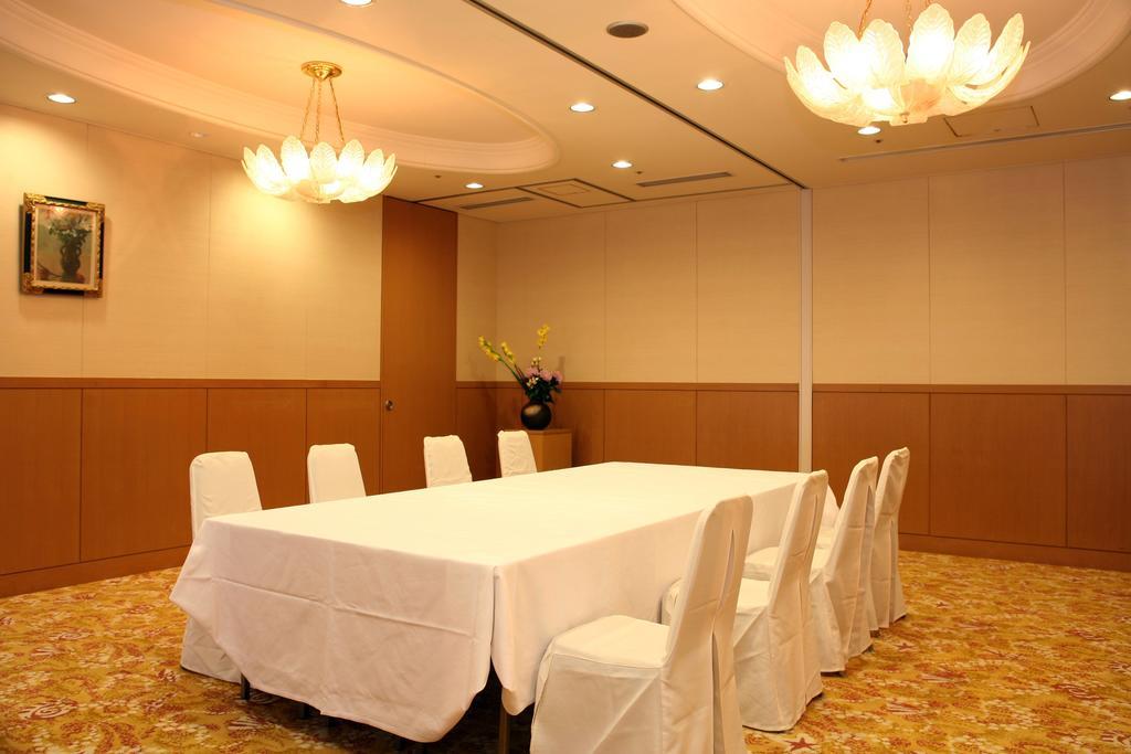 Hotel Port Plaza Chiba Exterior foto A meeting room at a hotel