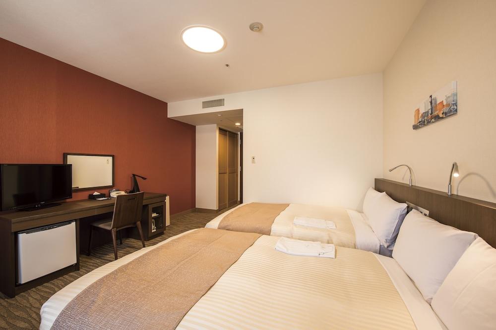 Hotel Port Plaza Chiba Exterior foto A typical room at a business hotel in Japan