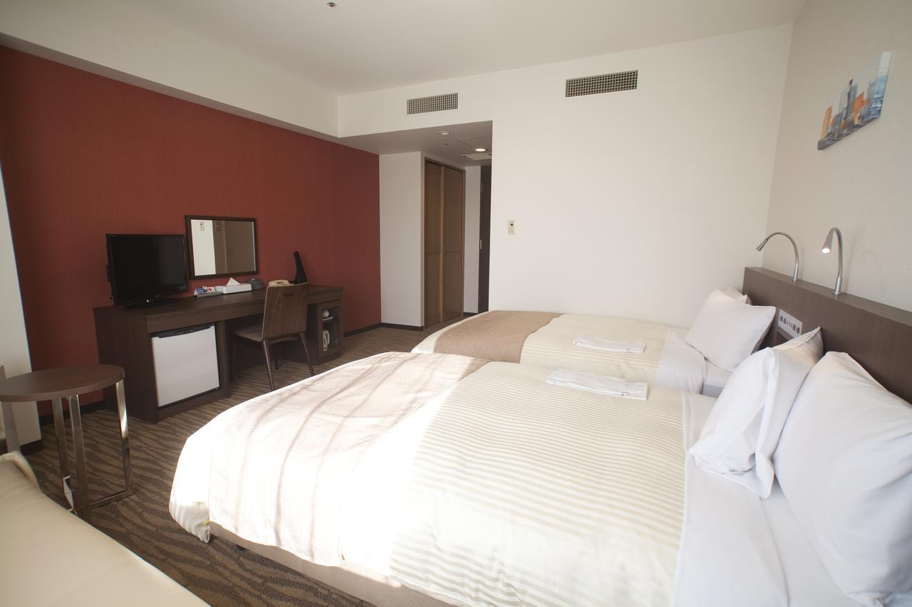 Hotel Port Plaza Chiba Exterior foto A room at the hotel