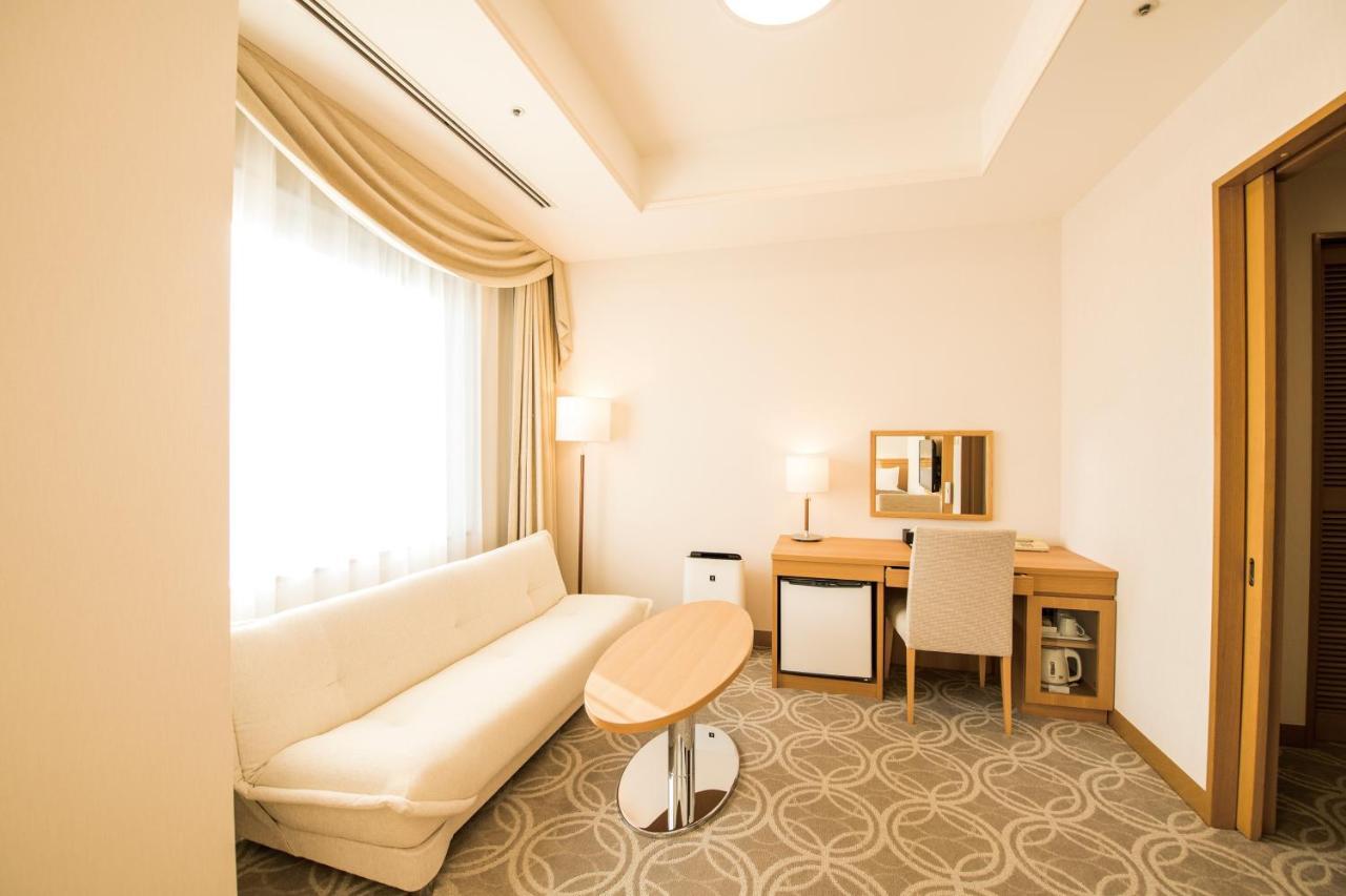 Hotel Port Plaza Chiba Exterior foto A room at the hotel